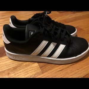 Used Black & White Stripe Adidas